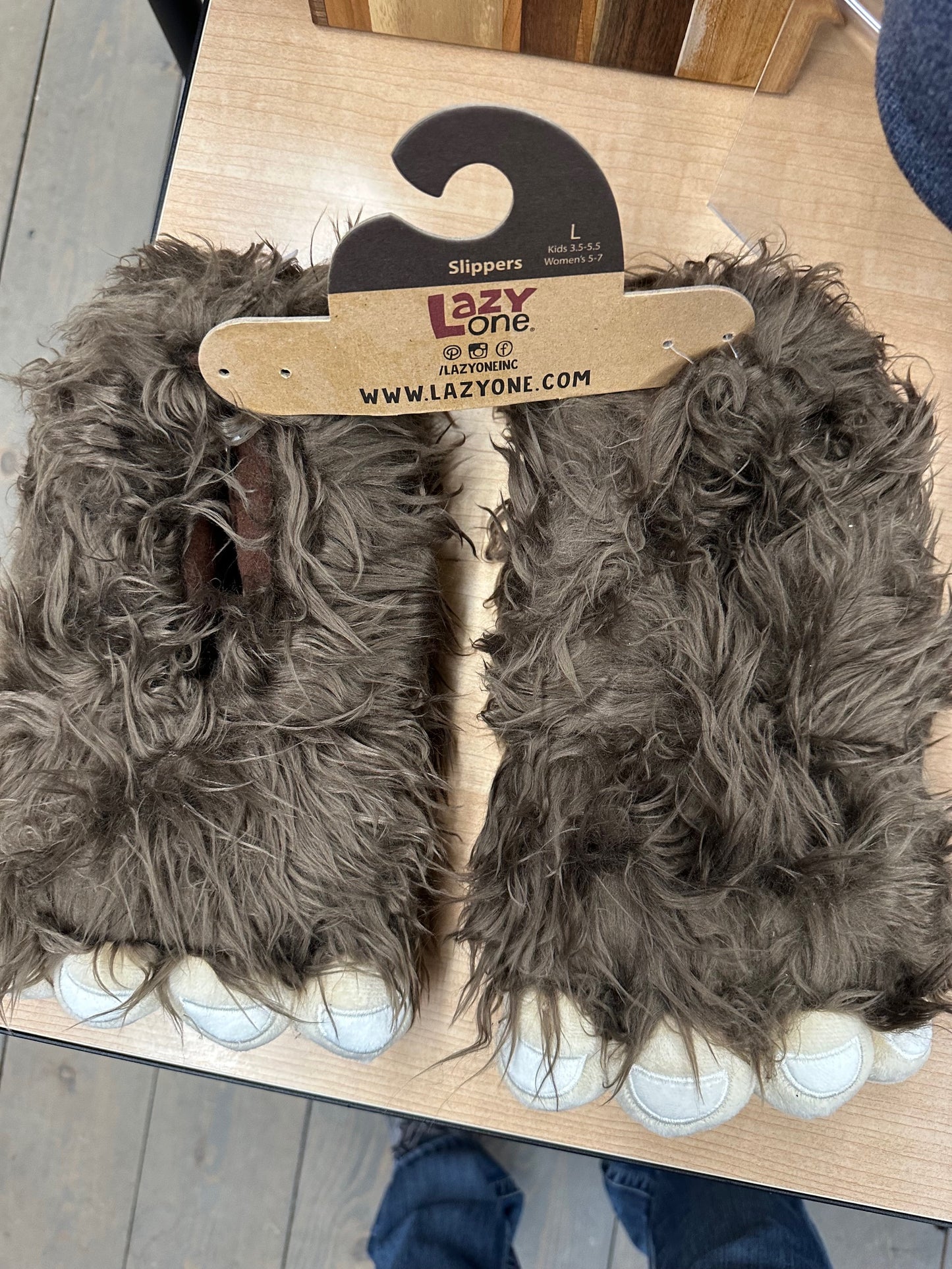 ANMN|Big Foot Slippers